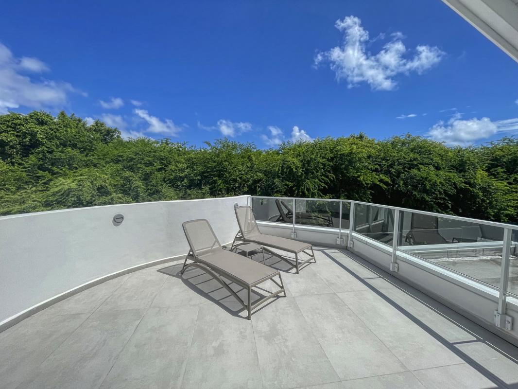 50 Location villa piscine accès plage Saint François Guadeloupe_balcon